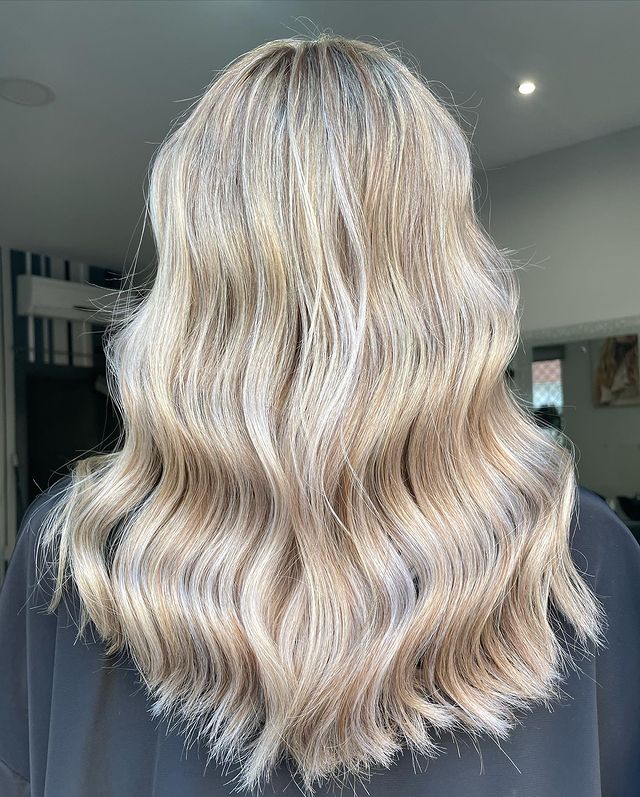 Balayage rubio realizado en Studio Havana, peluquería en Gràcia Barcelona